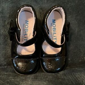 Mobility Baby’s First Walking Shoes
Black Mary Jane’s
Size 6.5